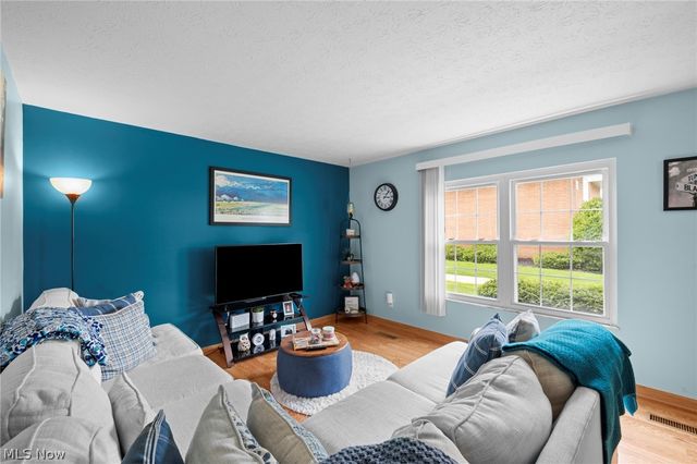 6962 S Parkway Drive, Middleburg Heights, OH 44130