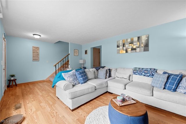 6962 S Parkway Drive, Middleburg Heights, OH 44130