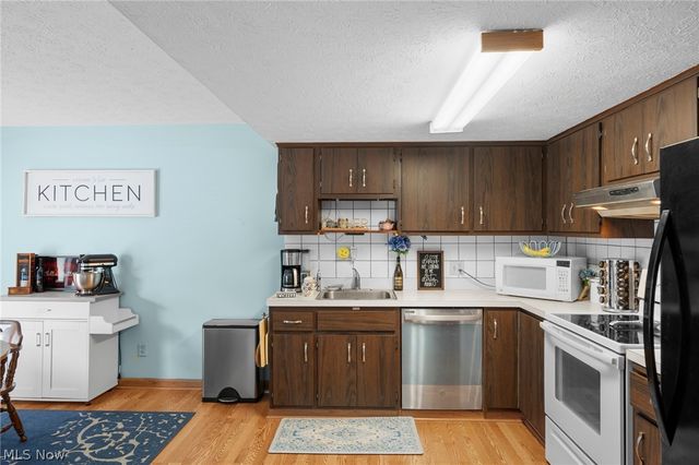 6962 S Parkway Drive, Middleburg Heights, OH 44130