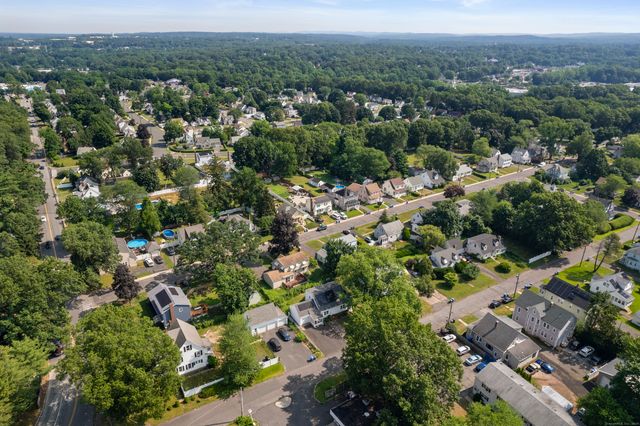 15 Saint John Street, Manchester, CT 06040