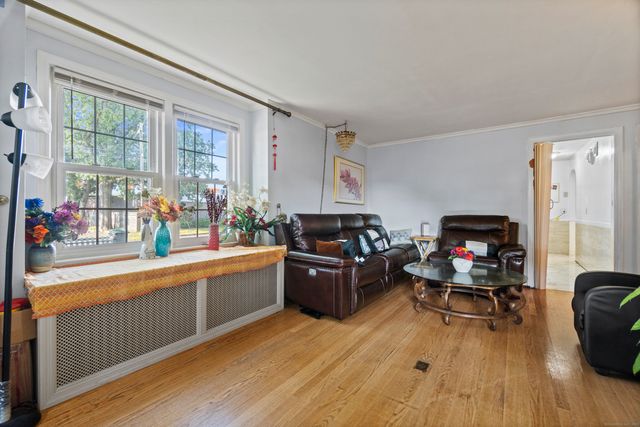15 Saint John Street, Manchester, CT 06040