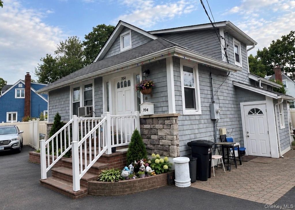704 Newbridge Road, North Bellmore, NY 11710 — photo 3