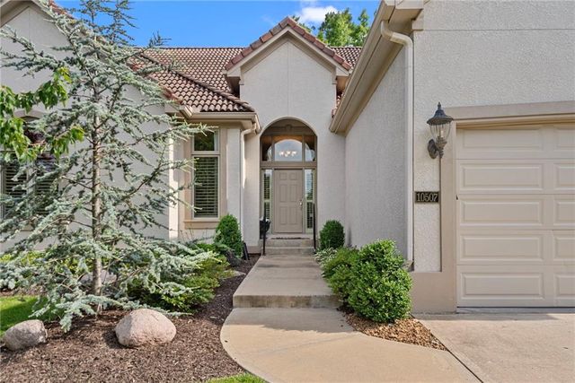 10507 W 145th Terrace, Overland Park, KS 66221