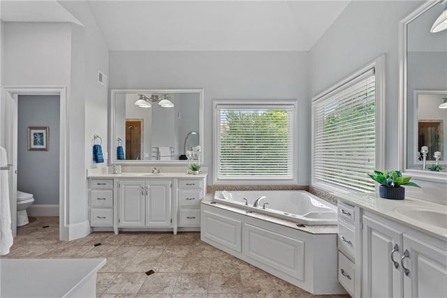 10507 W 145th Terrace, Overland Park, KS 66221