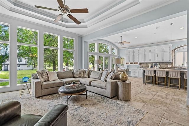 10507 W 145th Terrace, Overland Park, KS 66221