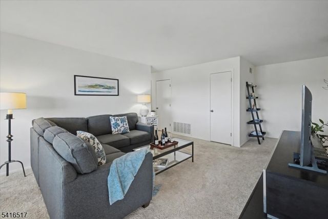 218 Indian Hollow Ct 218, Mahwah Twp., NJ 07430