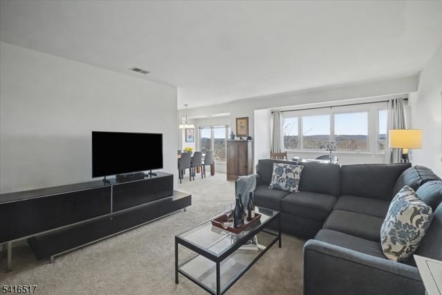 218 Indian Hollow Ct 218, Mahwah Twp., NJ 07430