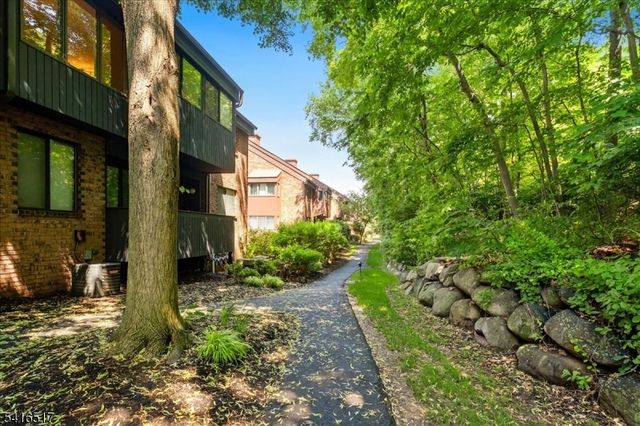218 Indian Hollow Ct 218, Mahwah Twp., NJ 07430