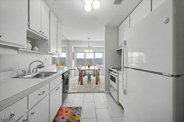 218 Indian Hollow Ct 218, Mahwah Twp., NJ 07430