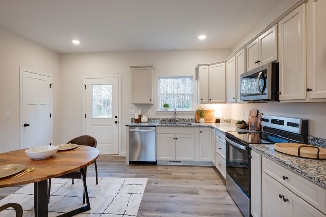 1152 Chestnut Drive, Burns, TN 37029