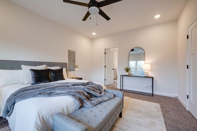 1152 Chestnut Drive, Burns, TN 37029