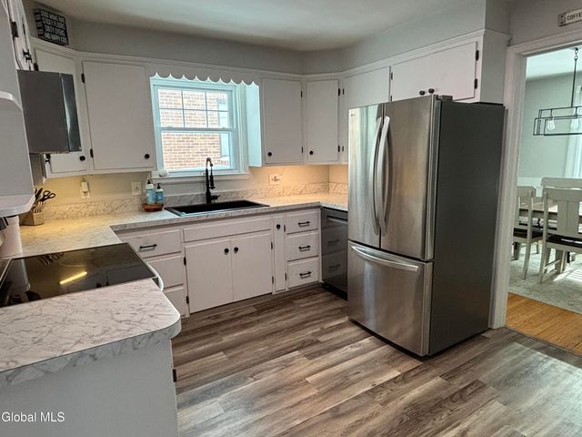 2317 Barcelona Road, Niskayuna, NY 12309