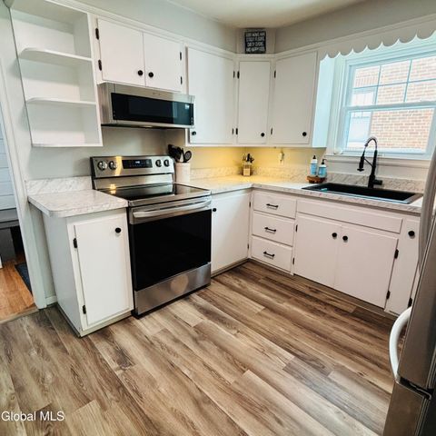 2317 Barcelona Road, Niskayuna, NY 12309