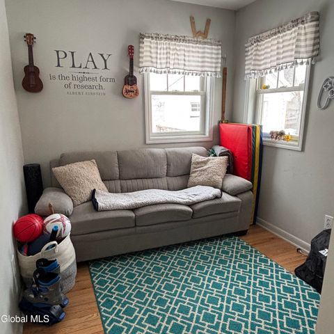 2317 Barcelona Road, Niskayuna, NY 12309