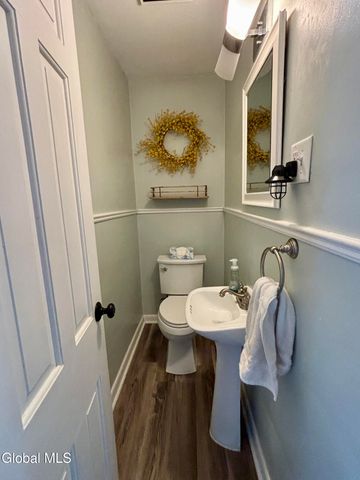2317 Barcelona Road, Niskayuna, NY 12309