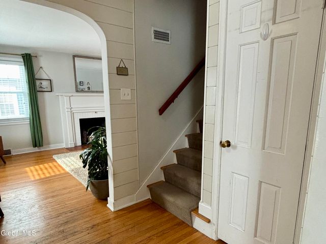2317 Barcelona Road, Niskayuna, NY 12309