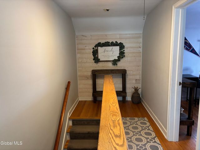 2317 Barcelona Road, Niskayuna, NY 12309