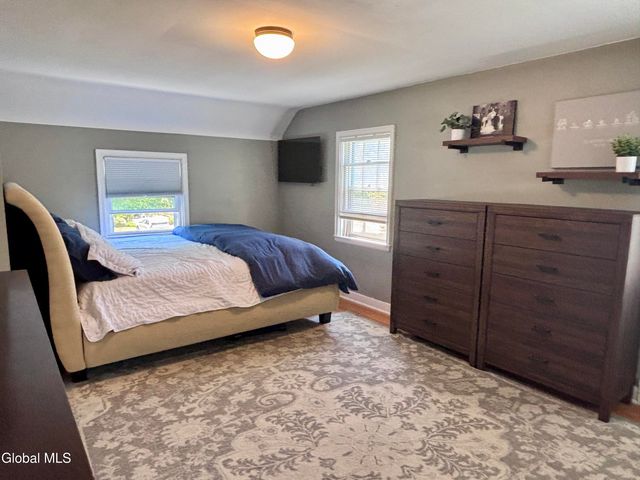 2317 Barcelona Road, Niskayuna, NY 12309