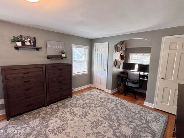 2317 Barcelona Road, Niskayuna, NY 12309