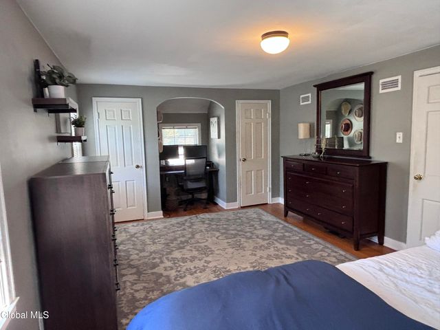 2317 Barcelona Road, Niskayuna, NY 12309