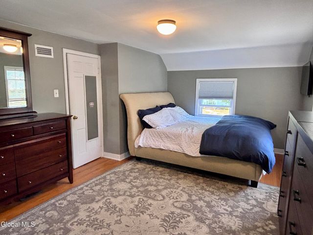 2317 Barcelona Road, Niskayuna, NY 12309