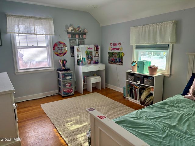 2317 Barcelona Road, Niskayuna, NY 12309