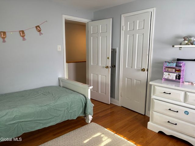 2317 Barcelona Road, Niskayuna, NY 12309