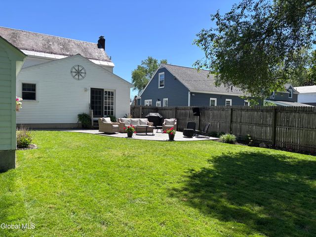 2317 Barcelona Road, Niskayuna, NY 12309