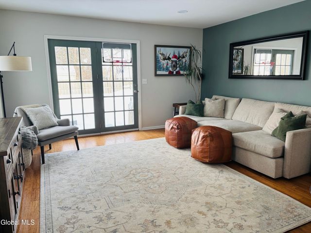 2317 Barcelona Road, Niskayuna, NY 12309