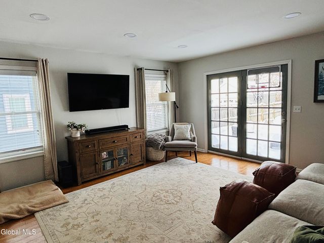 2317 Barcelona Road, Niskayuna, NY 12309