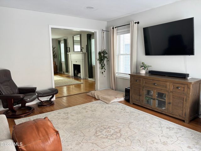 2317 Barcelona Road, Niskayuna, NY 12309