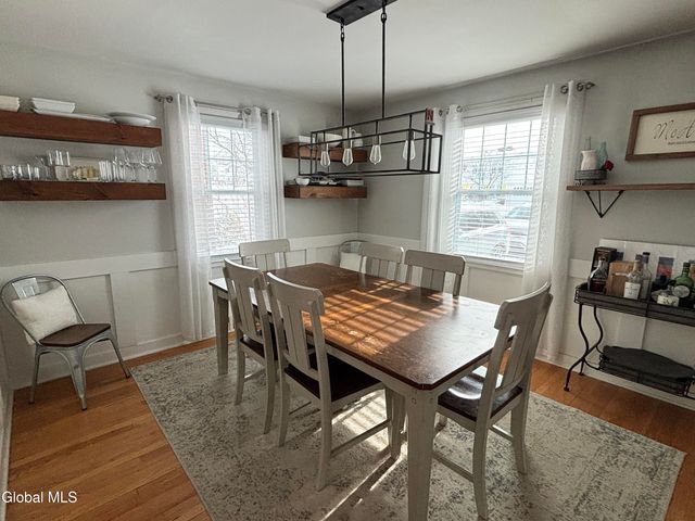 2317 Barcelona Road, Niskayuna, NY 12309