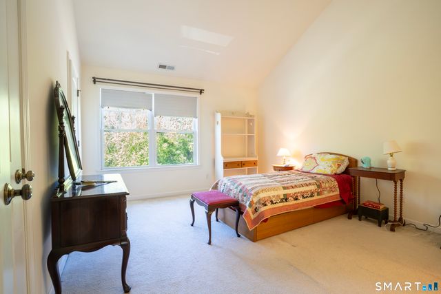 10 Lawrence Avenue 10, Danbury, CT 06810