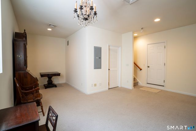 10 Lawrence Avenue 10, Danbury, CT 06810