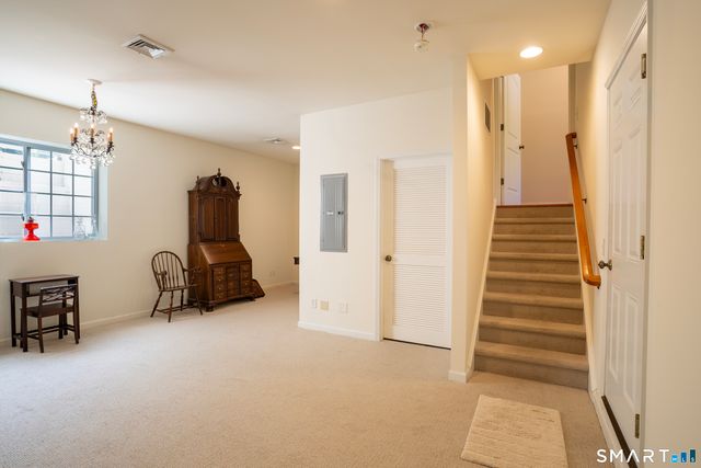 10 Lawrence Avenue 10, Danbury, CT 06810