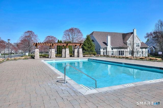 10 Lawrence Avenue 10, Danbury, CT 06810