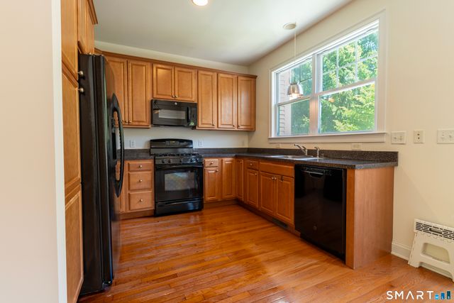 10 Lawrence Avenue 10, Danbury, CT 06810