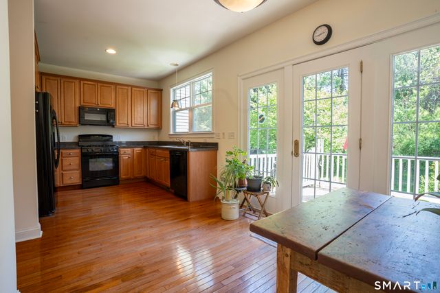 10 Lawrence Avenue 10, Danbury, CT 06810