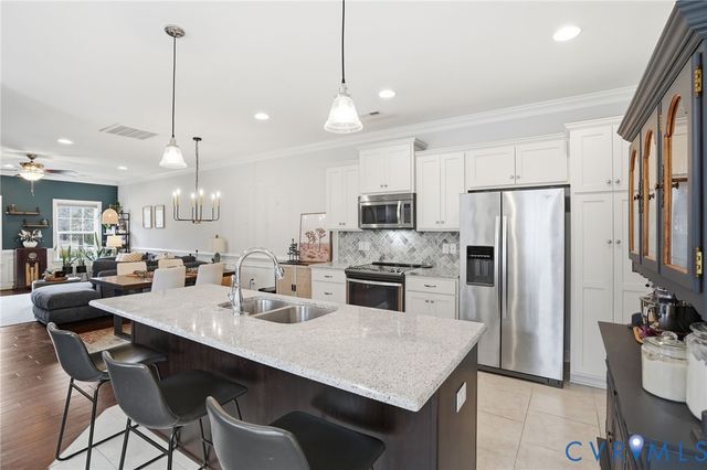 7443 Pebble Lake Dr, Mechanicsville, VA 23111