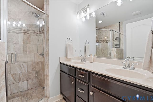 7443 Pebble Lake Dr, Mechanicsville, VA 23111