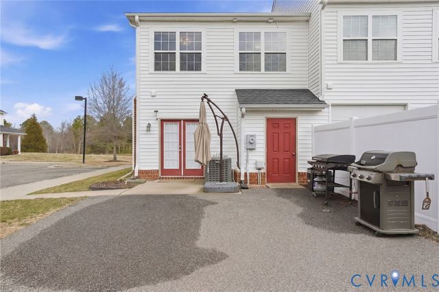 7443 Pebble Lake Dr, Mechanicsville, VA 23111