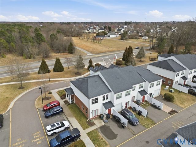 7443 Pebble Lake Dr, Mechanicsville, VA 23111