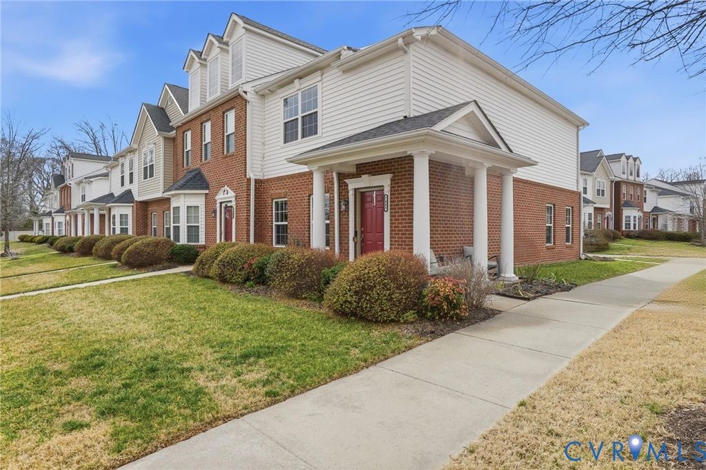 7443 Pebble Lake Dr, Mechanicsville, VA 23111