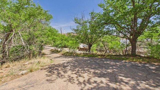 590 Comanche Drive, Lubbock, TX 79404