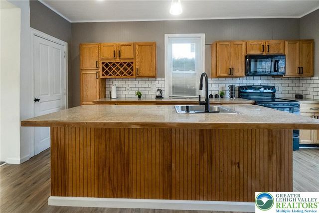 2213 Village Road, South Whitehall Twp, PA 18069