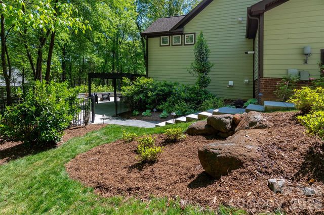 11428 Scarlet Tanager Drive, Charlotte, NC 28278