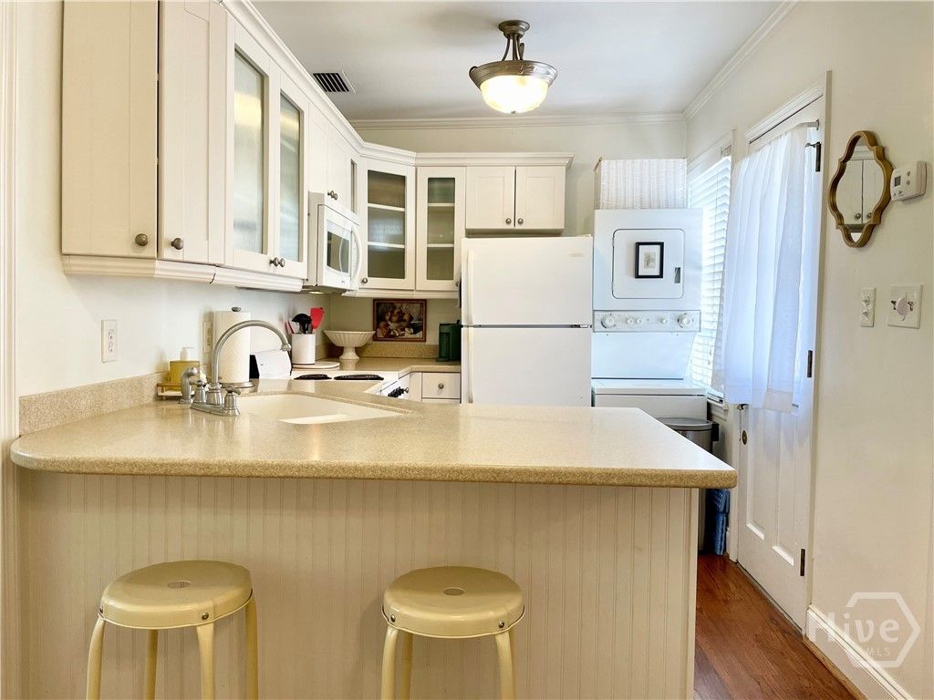 Image 10 of property listing at 217 W Taylor Street, Savannah, GA 31401