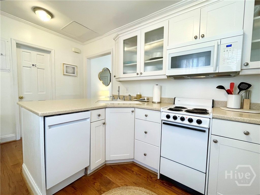 Image 11 of property listing at 217 W Taylor Street, Savannah, GA 31401