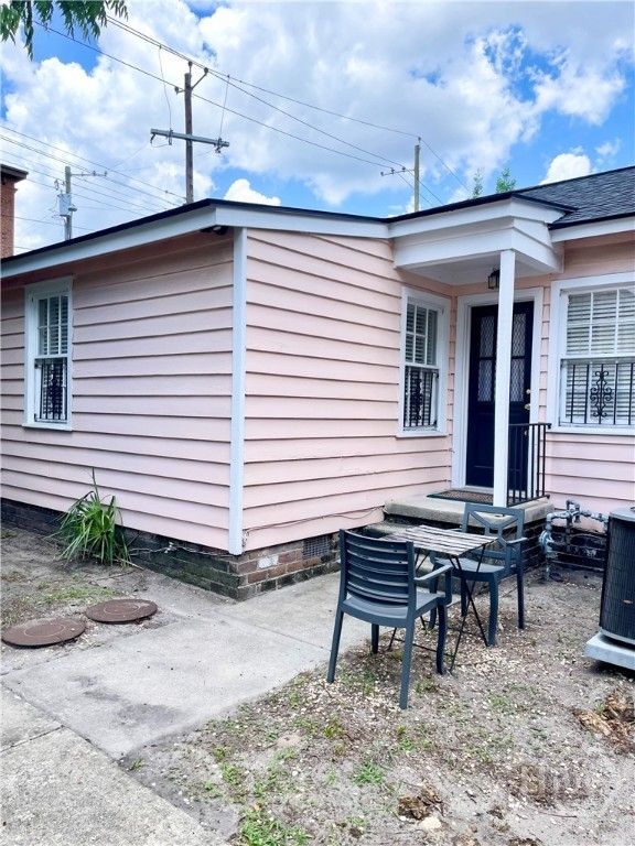 Image 21 of property listing at 217 W Taylor Street, Savannah, GA 31401