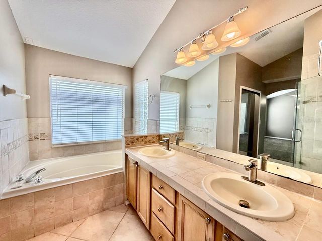 19021 WEATHERSTONE DRIVE, Tampa, FL 33647